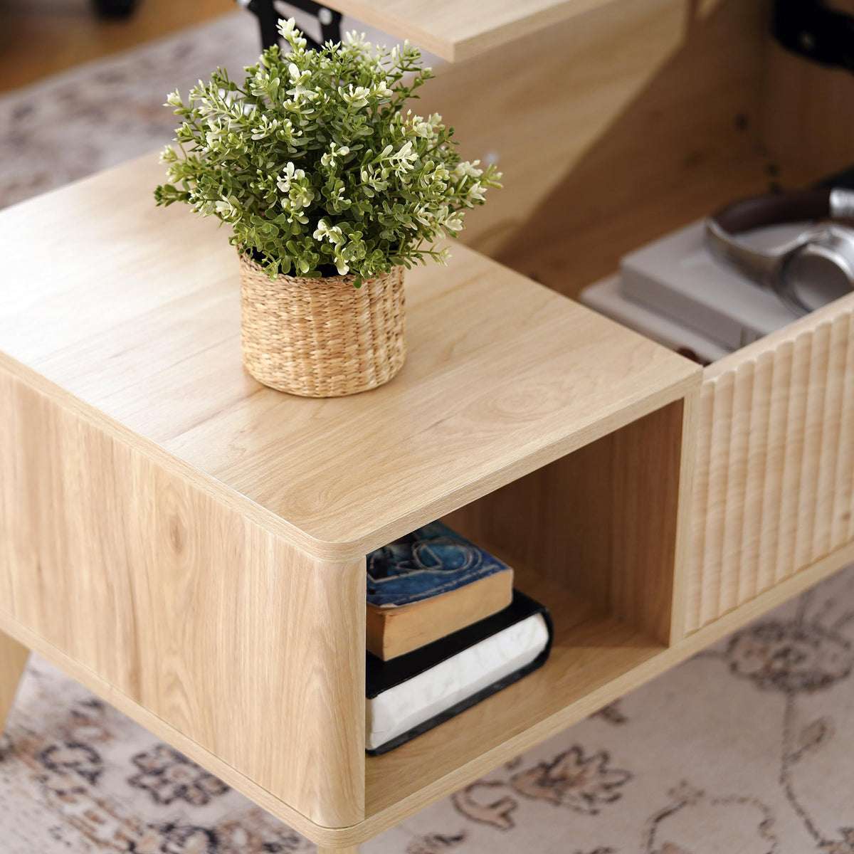 Fluted Lift Top Coffee Table with Storage V578